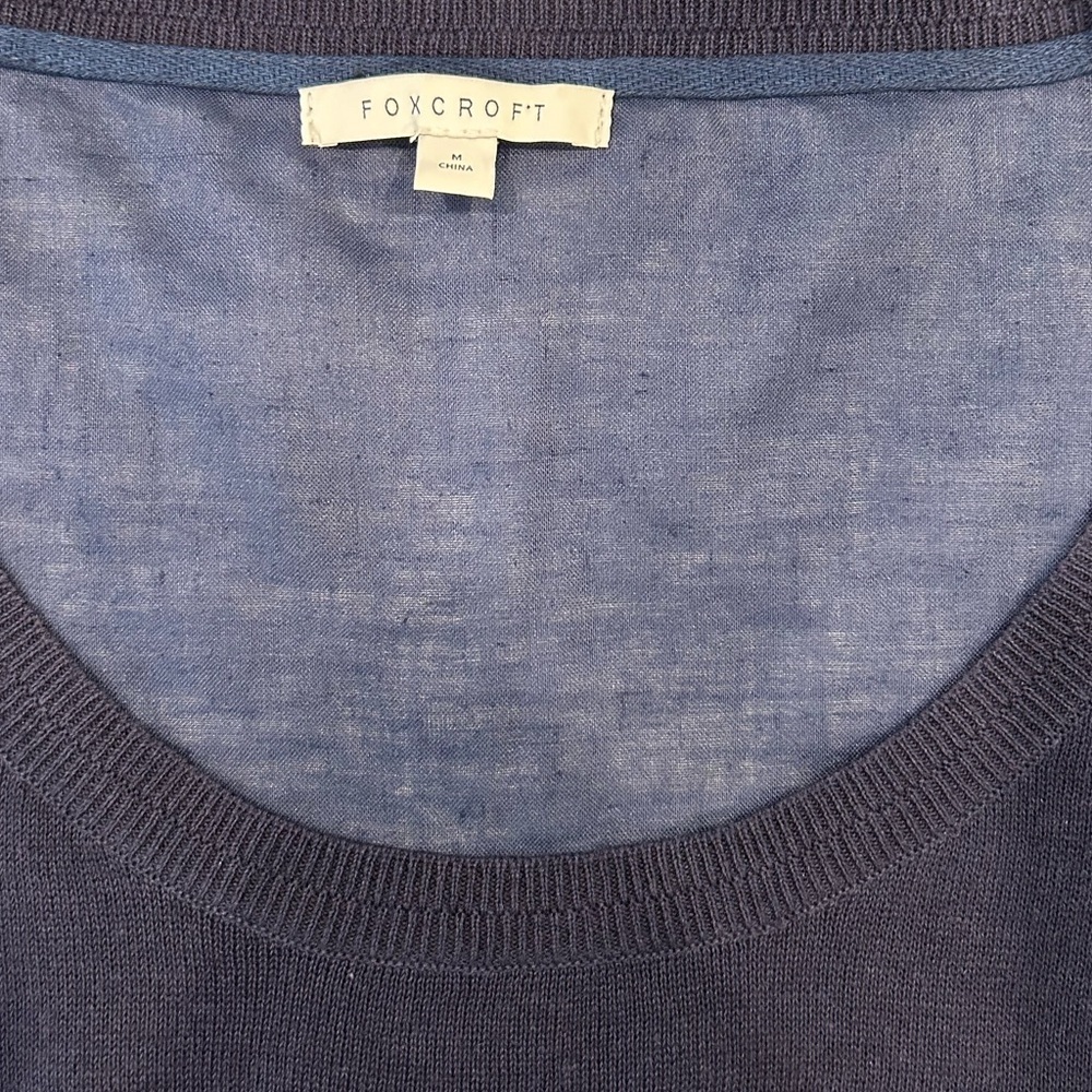 Foxcroft Linen and Cotton Sleeveless Tank Top, button detail, size Medium Navy - Picture 8 of 11